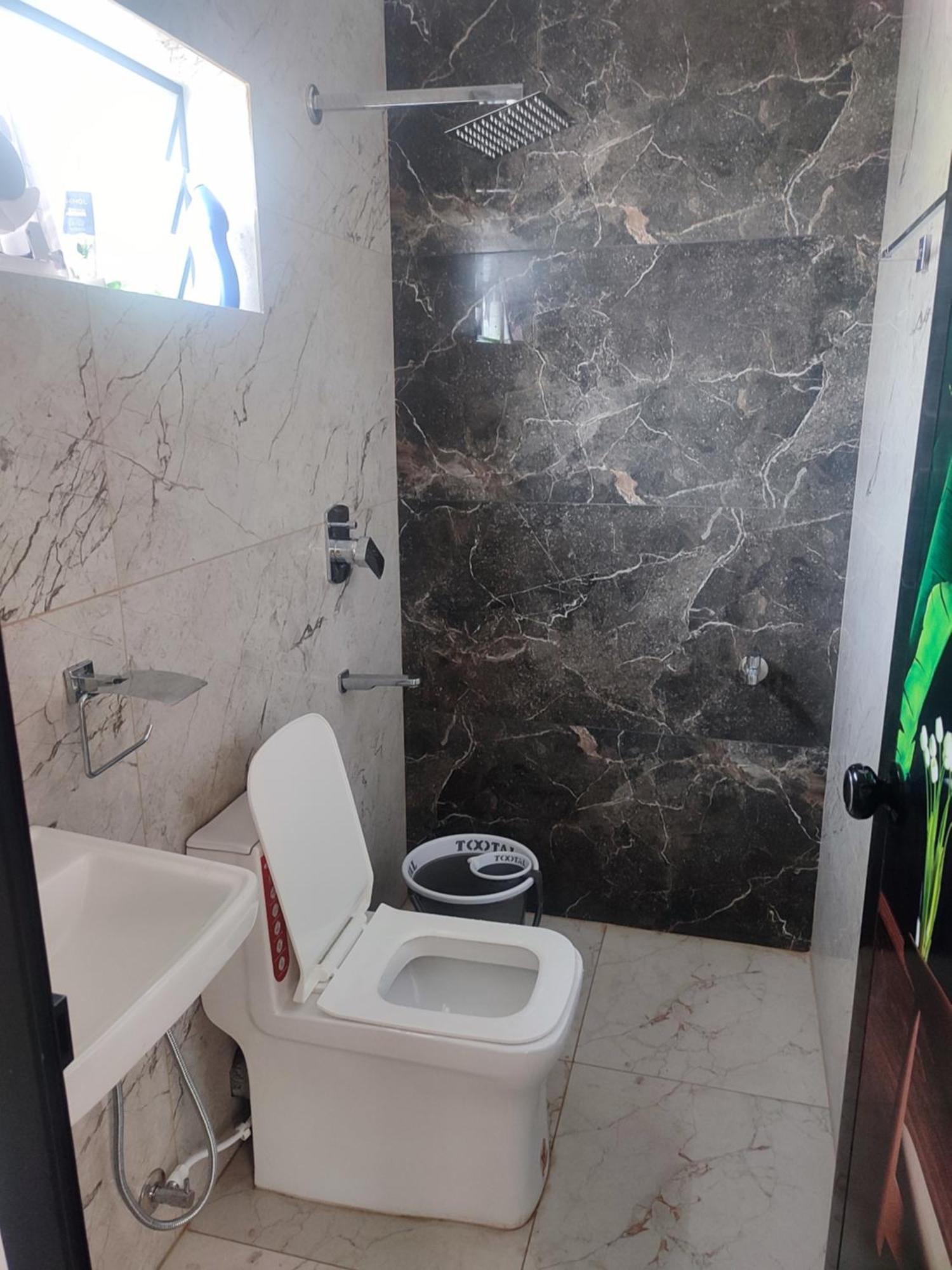 Alam Homestay Kochi Bagian luar foto