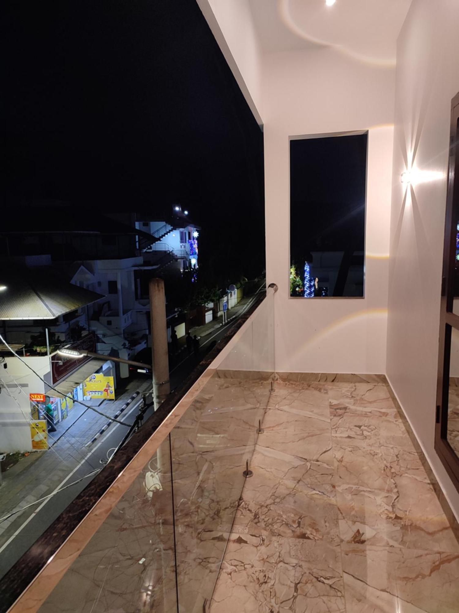 Alam Homestay Kochi Bagian luar foto
