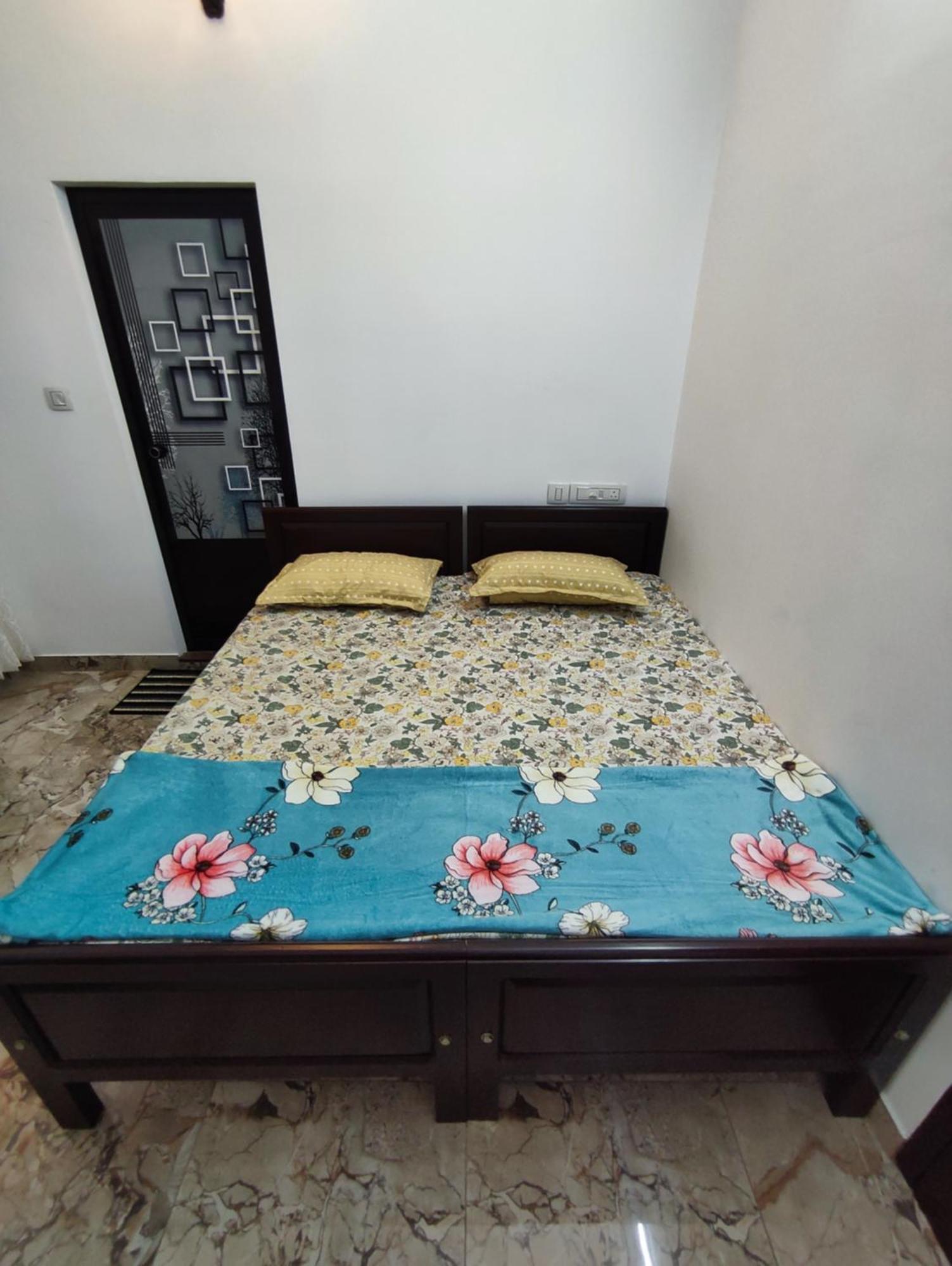 Alam Homestay Kochi Bagian luar foto